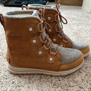 Women’s size 8 Sorel Joan boots